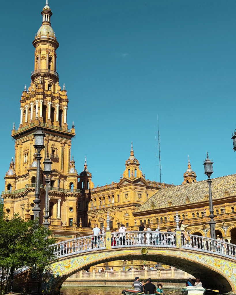plaza de espana Siviglia con bambini