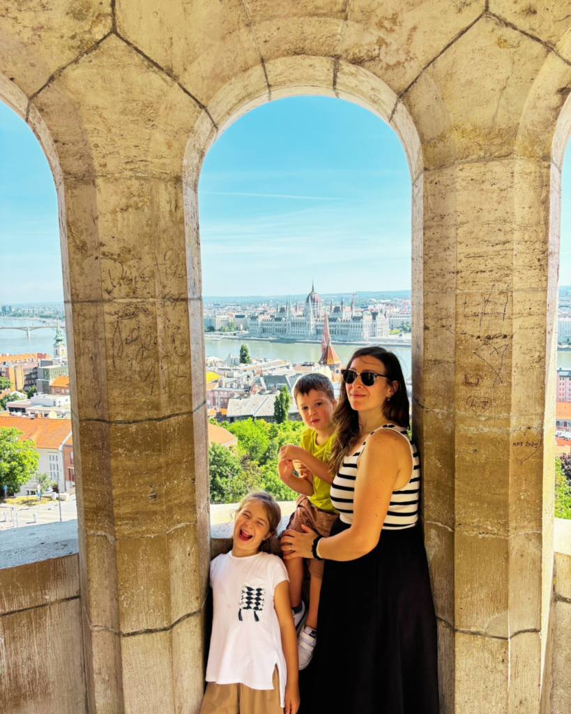 Bastione pescatori Budapest con bambini