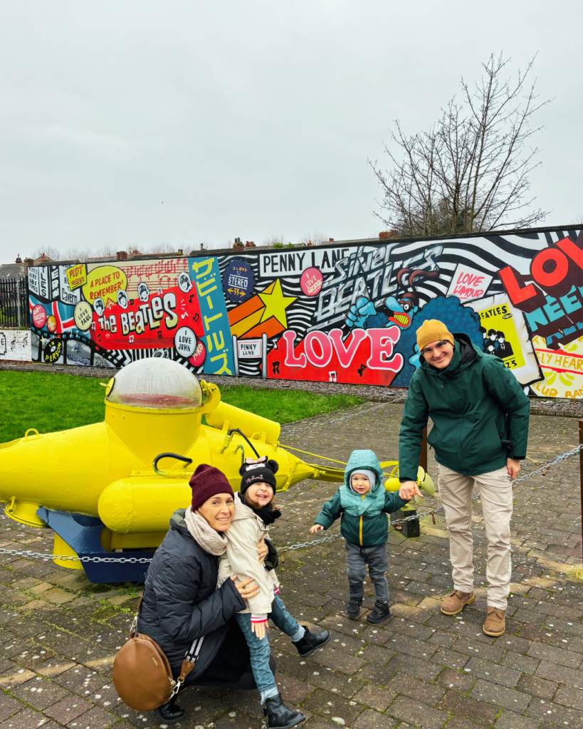 penny lane Liverpool con bambini