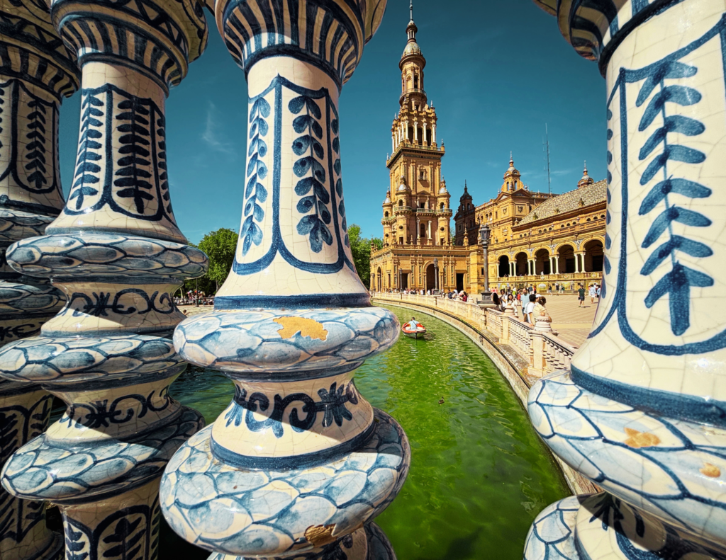 plaza de espana Siviglia con bambini