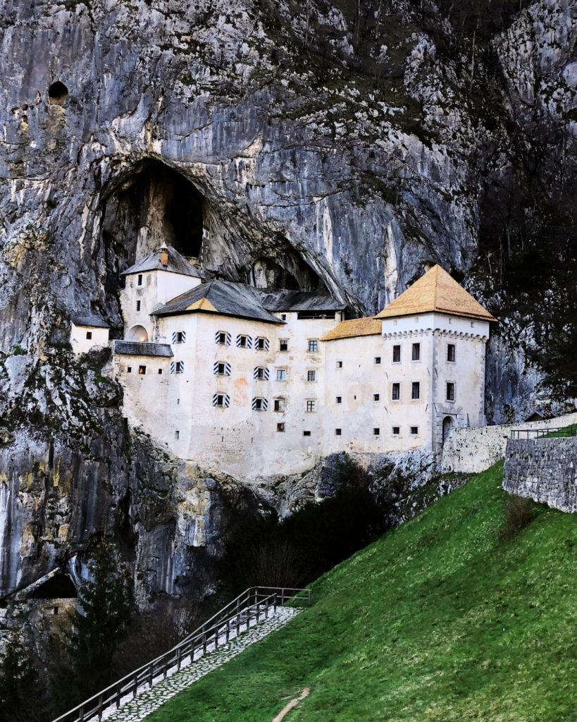 Predjama Slovenia Occidentale con bambini