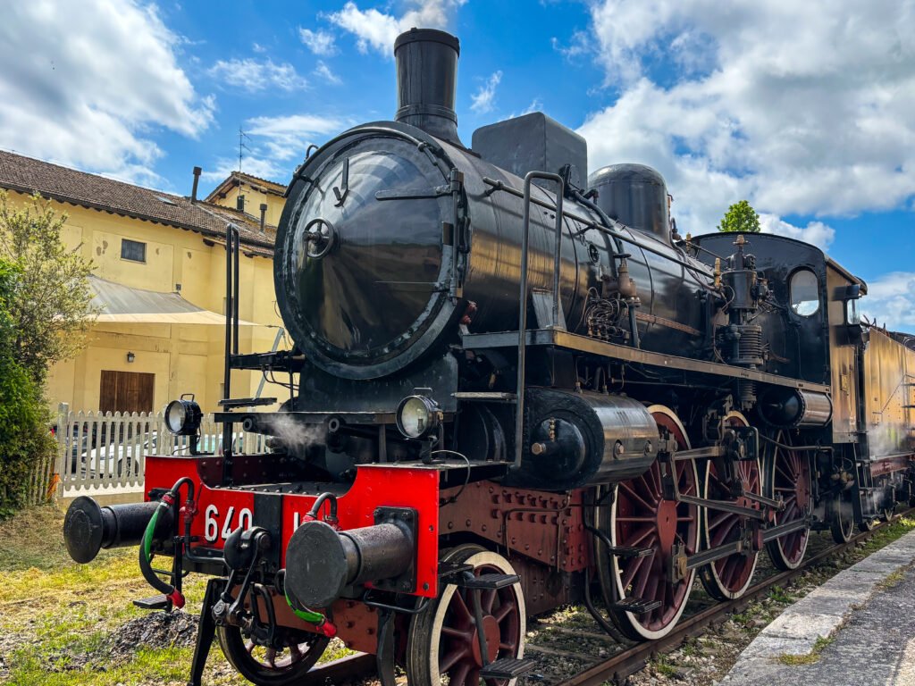 treno natura dintorni di Siena con bambini