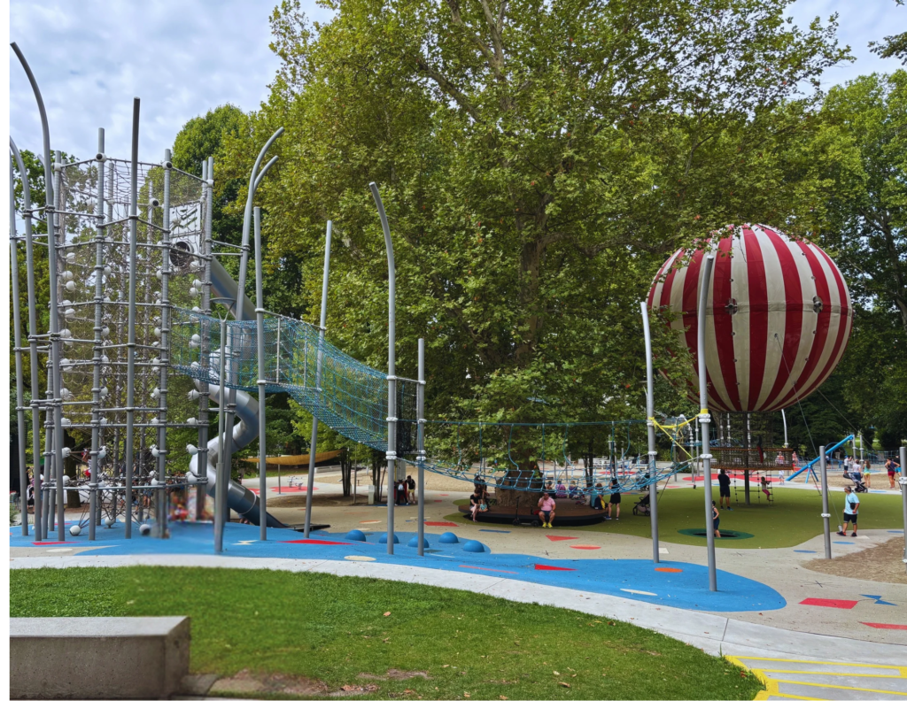 parco giochi Varosliget con bambini